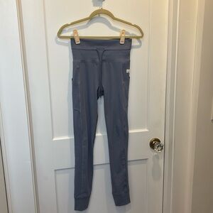 Vuori Daily pocket legging. Size small tall. Color mercury.